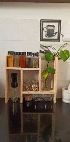 رف خشبي أنيق… الراحة والترتيب لي كنتي كاتقلب عليه!